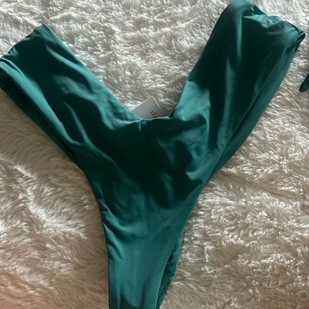 Brand new with tag Dippin daisys bikini!!